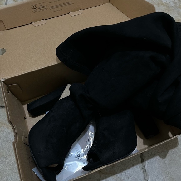 Over The Knee Thigh High Suede Boots On Chunky Block Heel - Picture 7 of 7